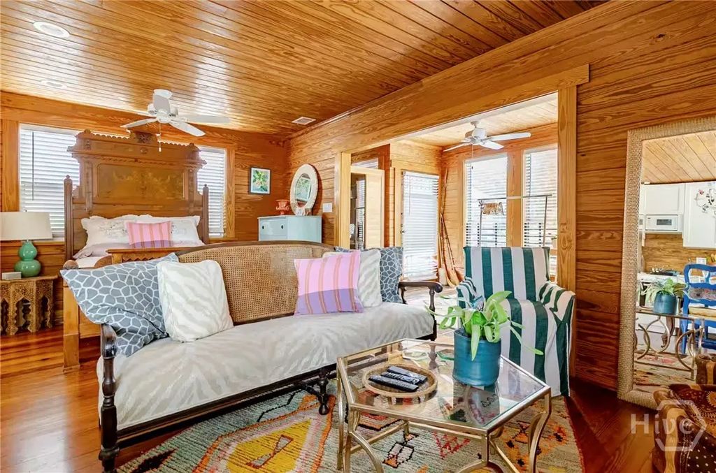 2411 Texas B, Savannah