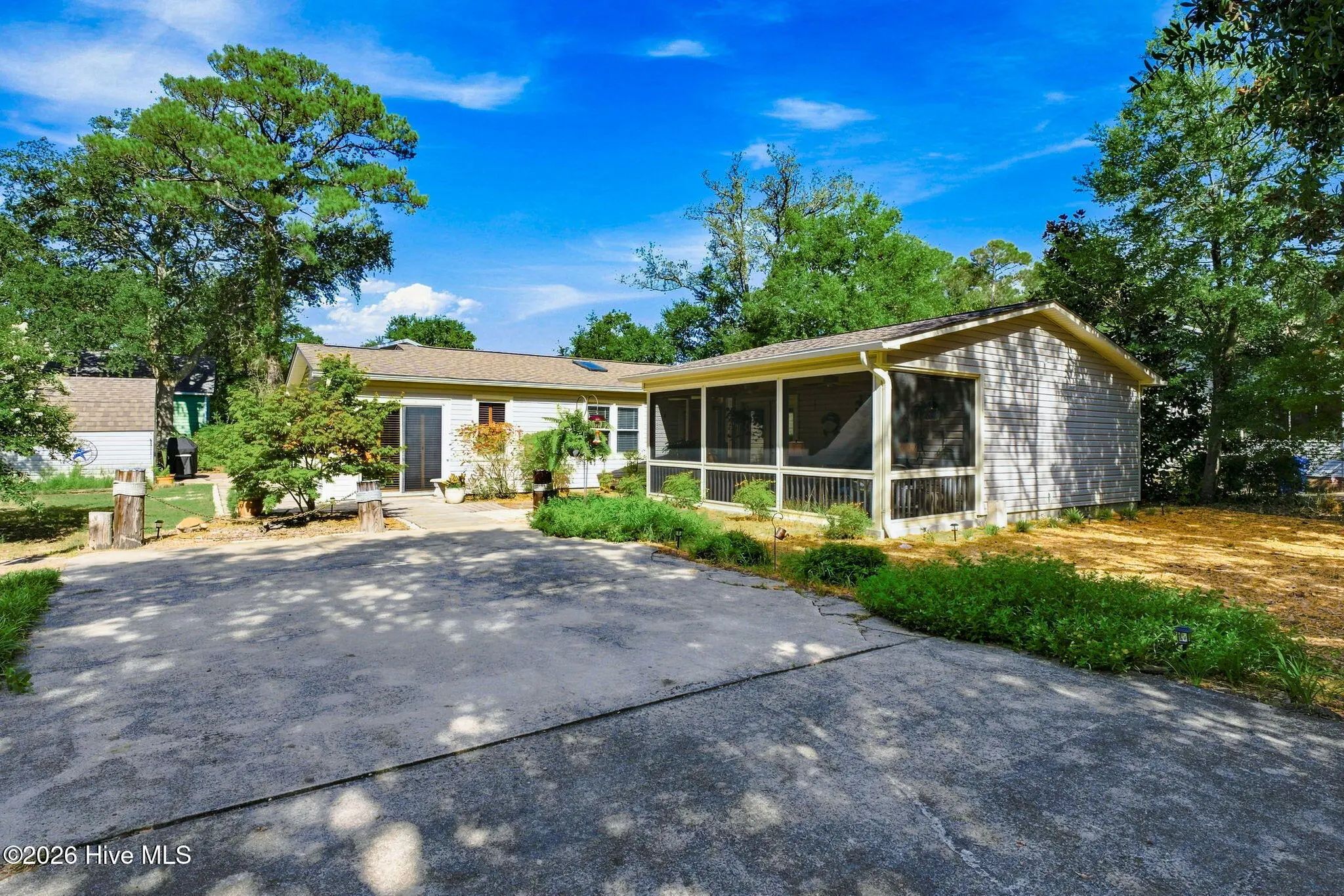 315 Ne 40th Street, Oak Island