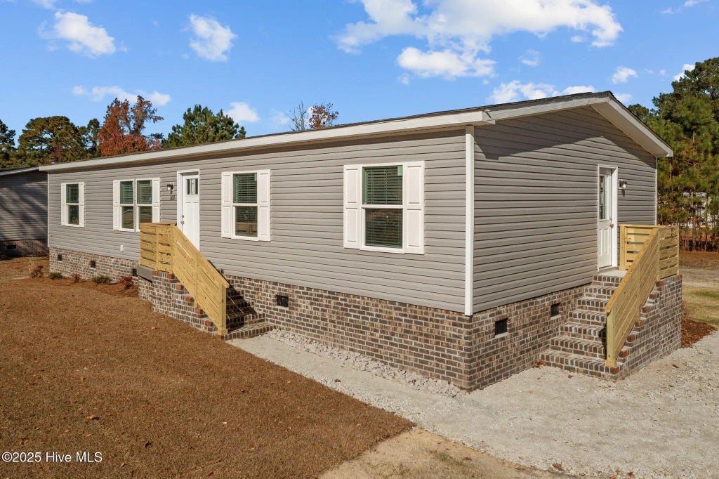 300 N Red Maple Court, Swansboro