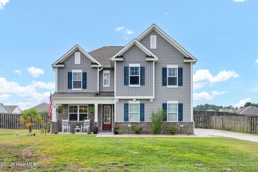 111 Colonial Heights Drive, Hampstead