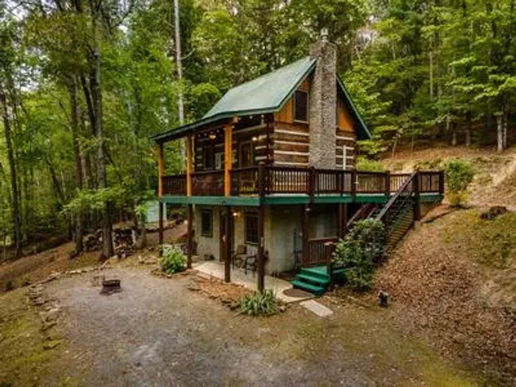 151 Pinewood Drive, Hot House