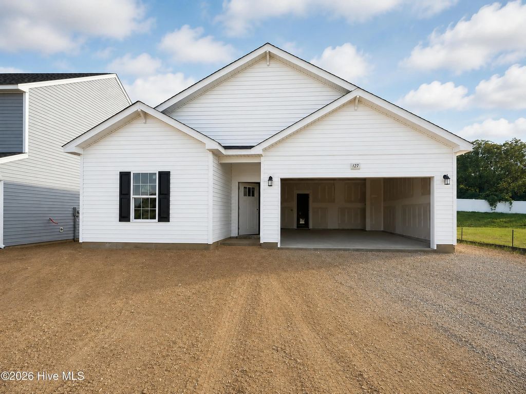 127 Crossvine Street, Pine Level