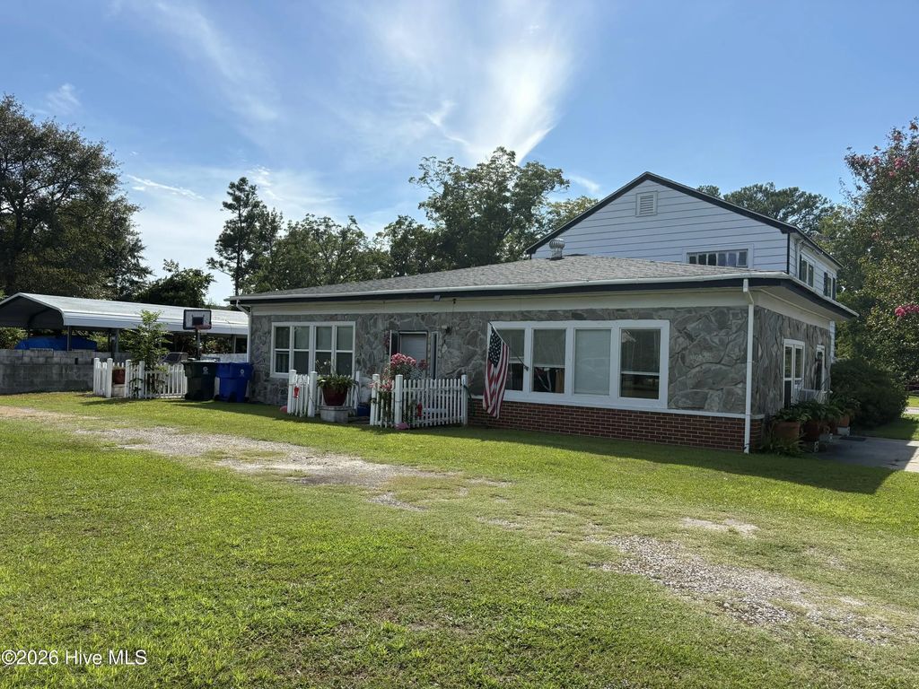 2100 S Lakeview Drive, Newport