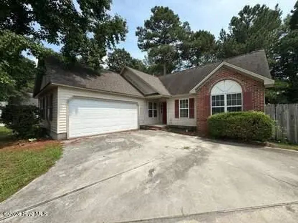 305 Firethorn Lane, Jacksonville