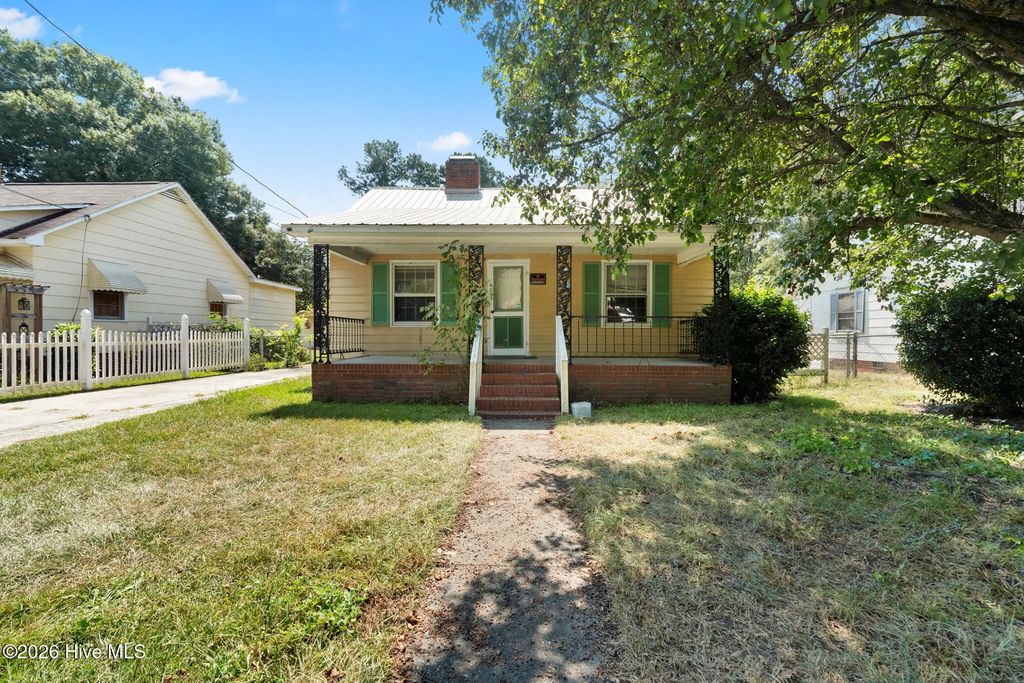 605 E Covington Street, Laurinburg
