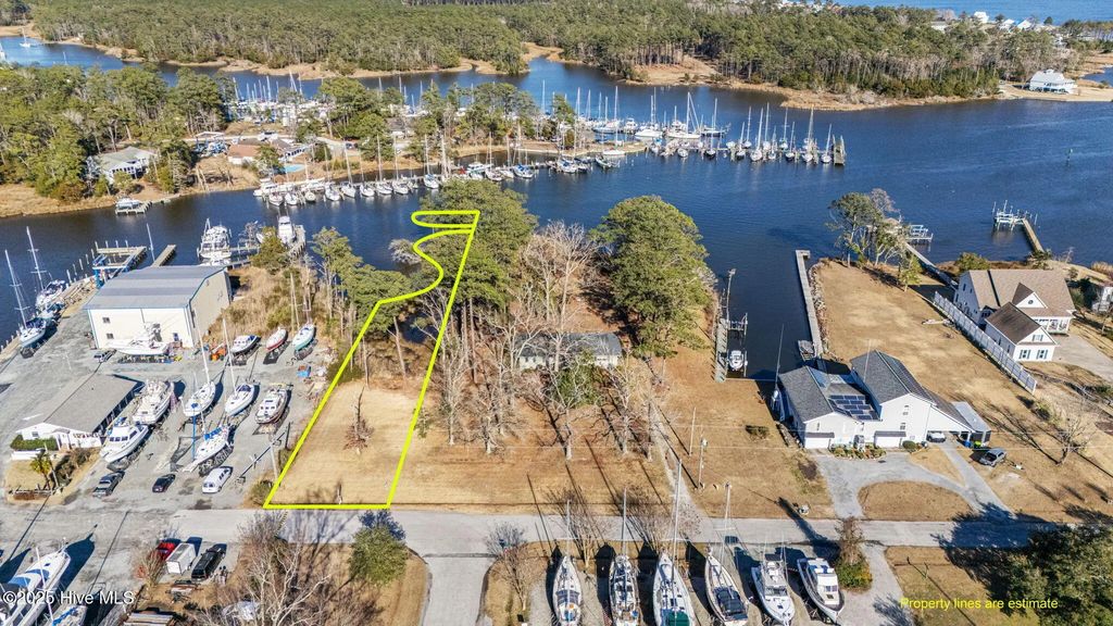 1238 Neuse Drive, Oriental