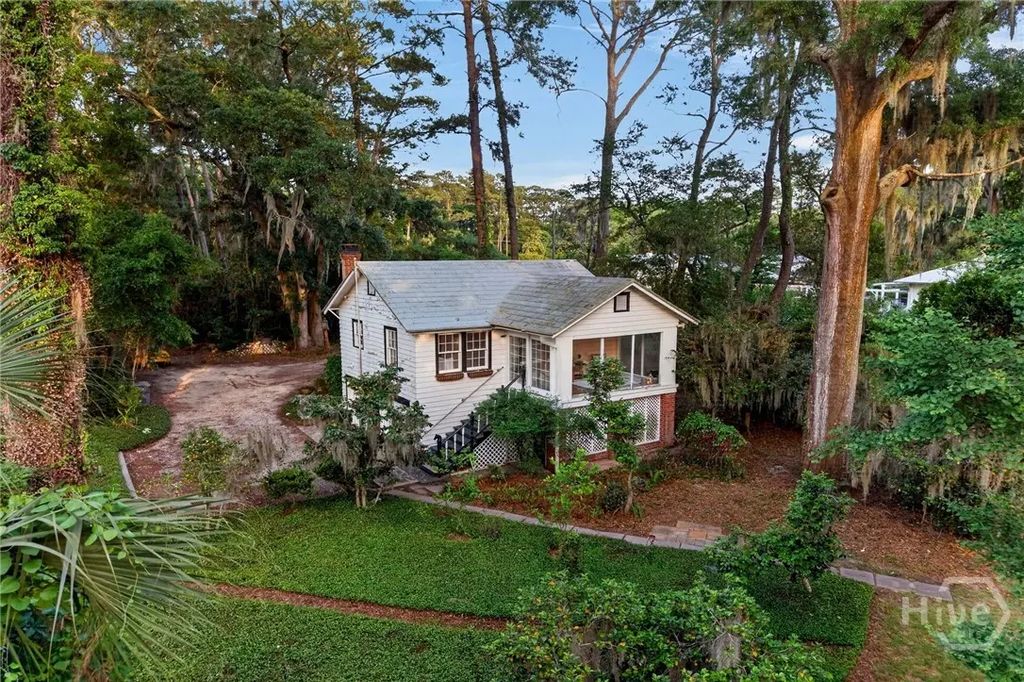 289 Center Drive, Savannah
