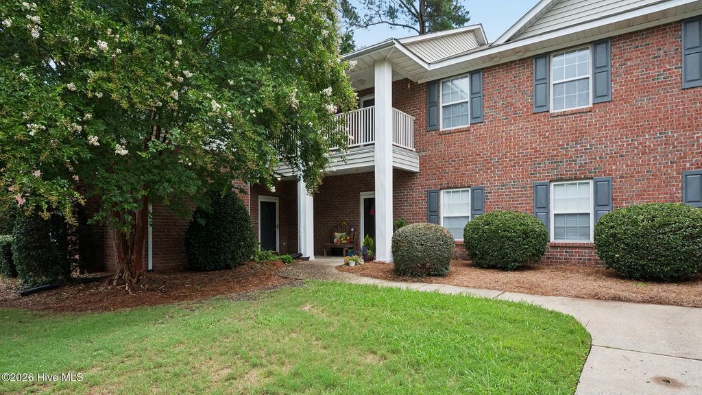 2209 Locksley Woods Drive E, Greenville
