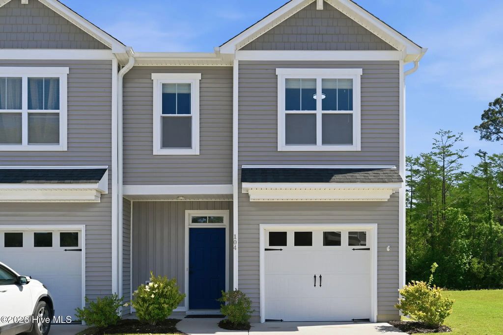104 Aspen Road, Hampstead