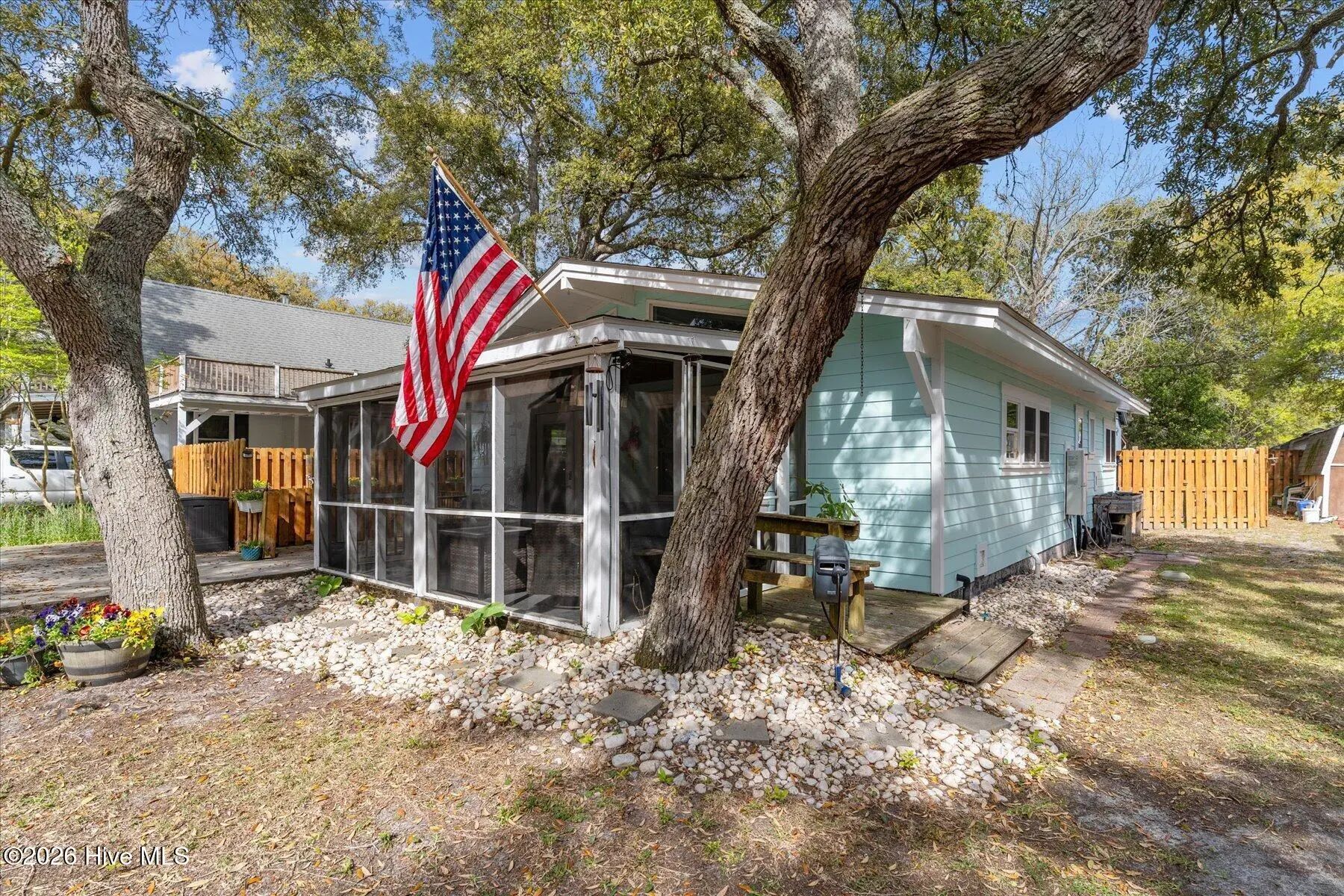 104 Se 5th Street, Oak Island