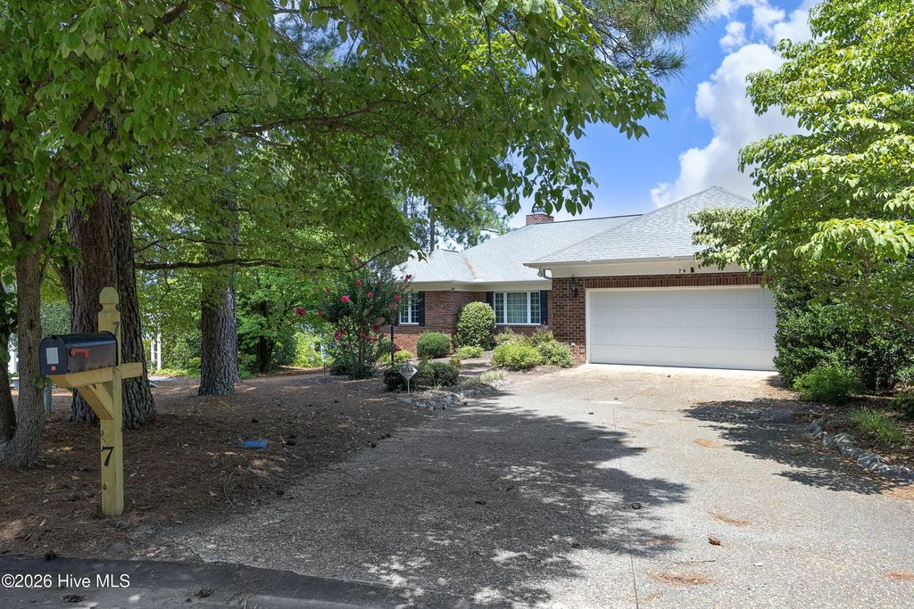 7 Lake Vista Lane, Pinehurst