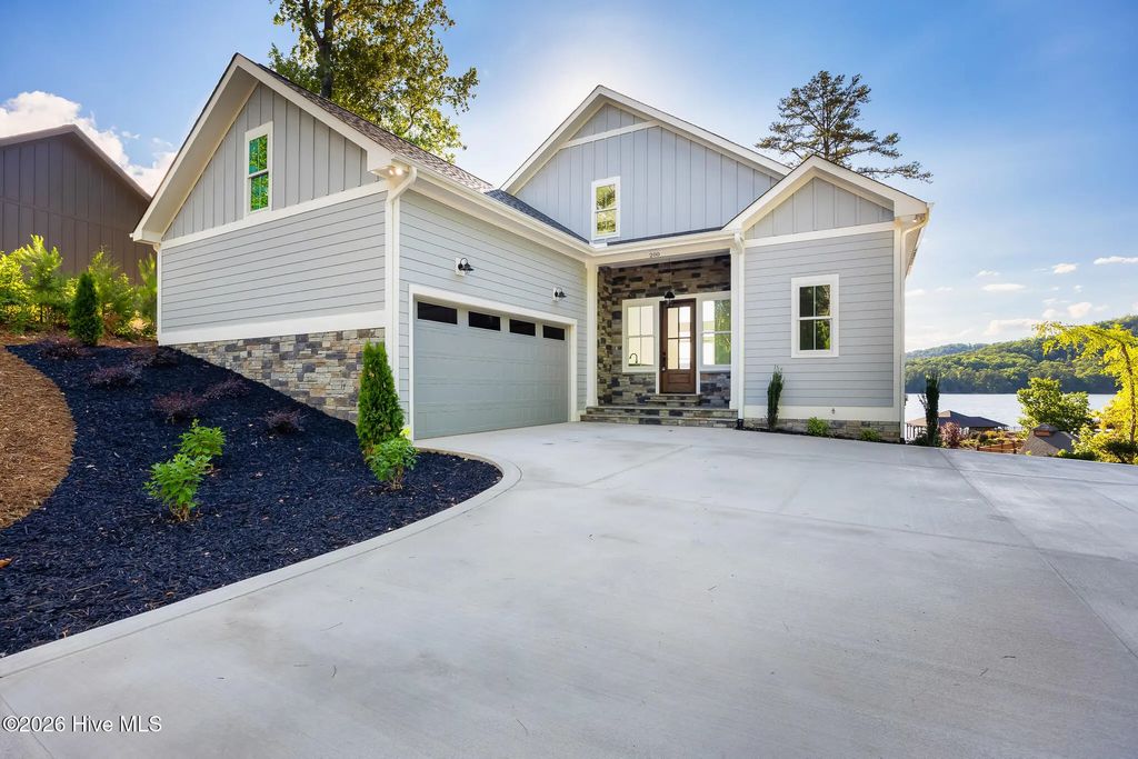 200 Ridge Drive, Troy