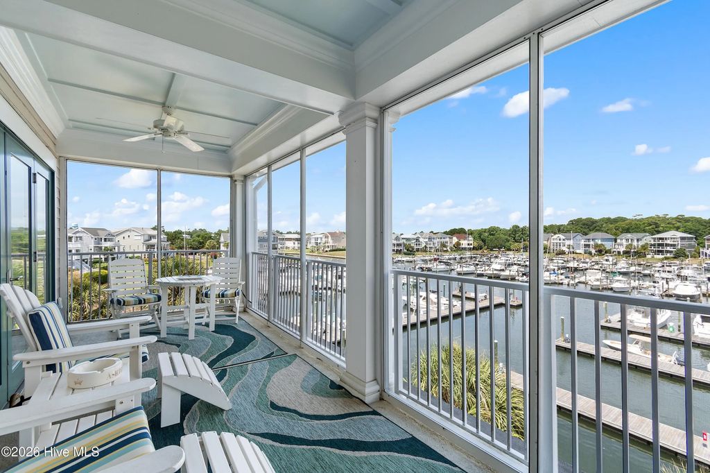 2571 St James Drive Se 306, Southport