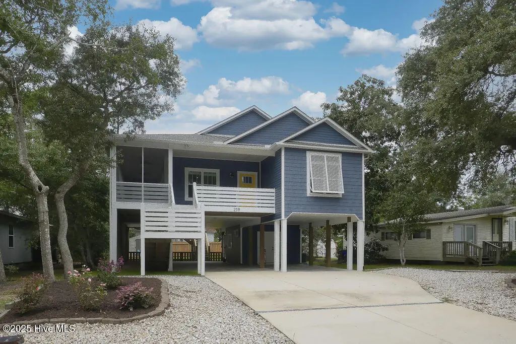 219 Ne 56th Street, Oak Island Wooded