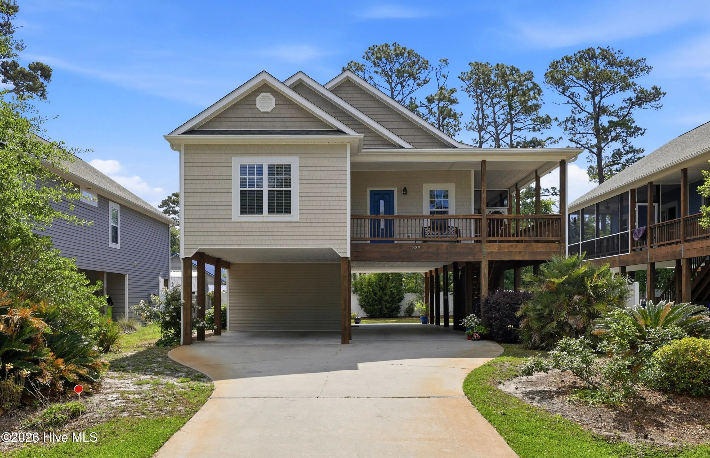 332 Ne 52nd Street, Oak Island