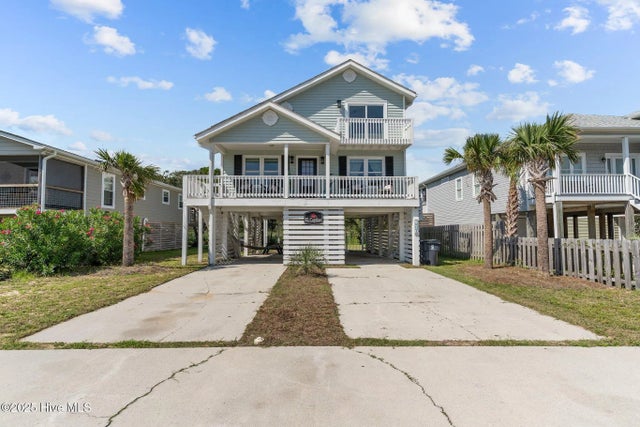 920 E Pelican Drive, Oak Island