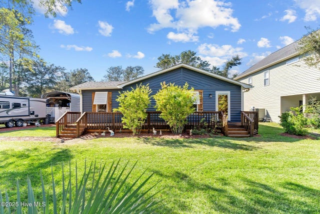 211 Ne 55th Street, Oak Island