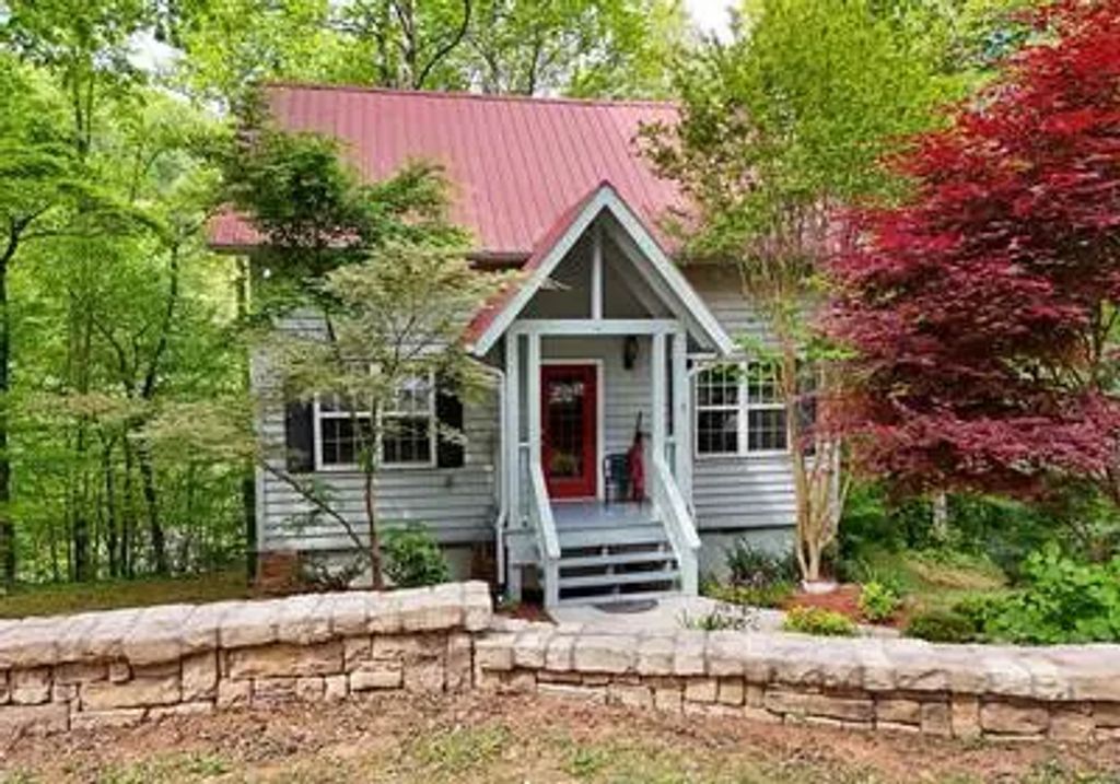 4 Highland, Other