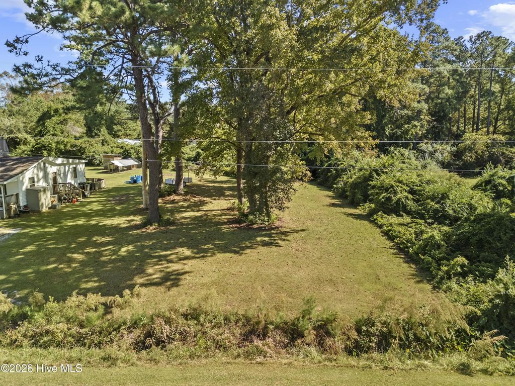 105 Kings Parkway, Hubert