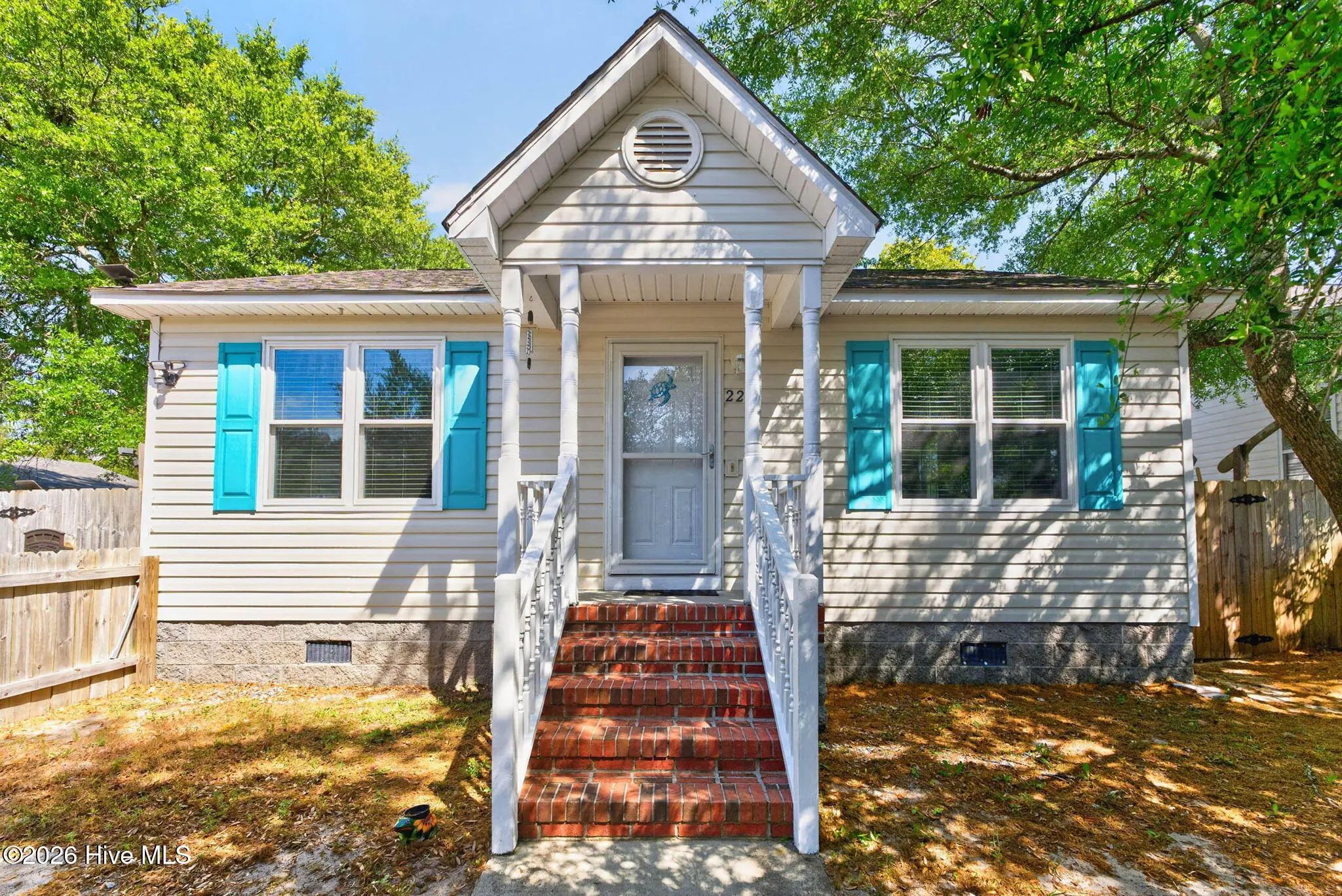 220 Ne 33rd Street, Oak Island
