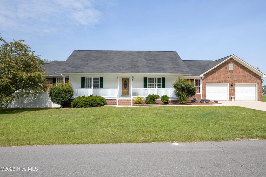 424 Cedar Lake Lane, Clinton