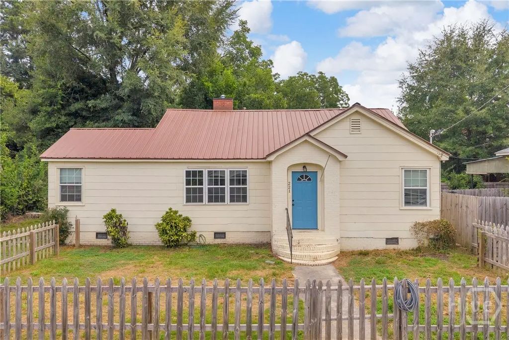 221 Edwards Street, Elberton