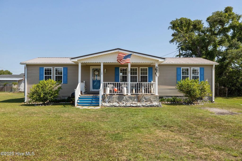 139 Diamond City Drive, Harkers Island