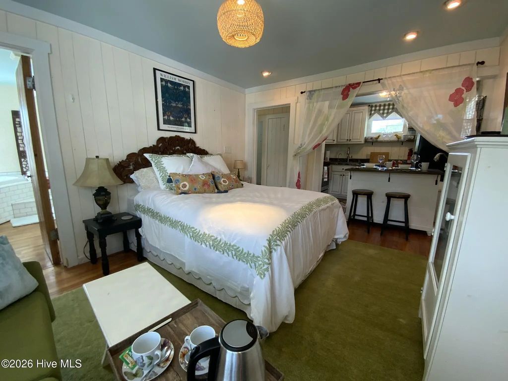 837 Main Street B, Andrews