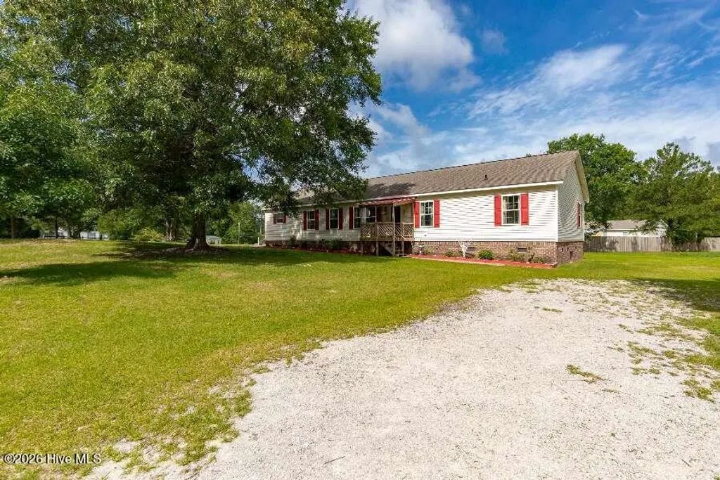 120 Ole Field Circle, Newport