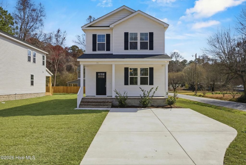 711 W Hayes Street, Burgaw