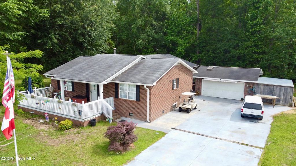 144 Waccamaw Shores Road, Lake Waccamaw