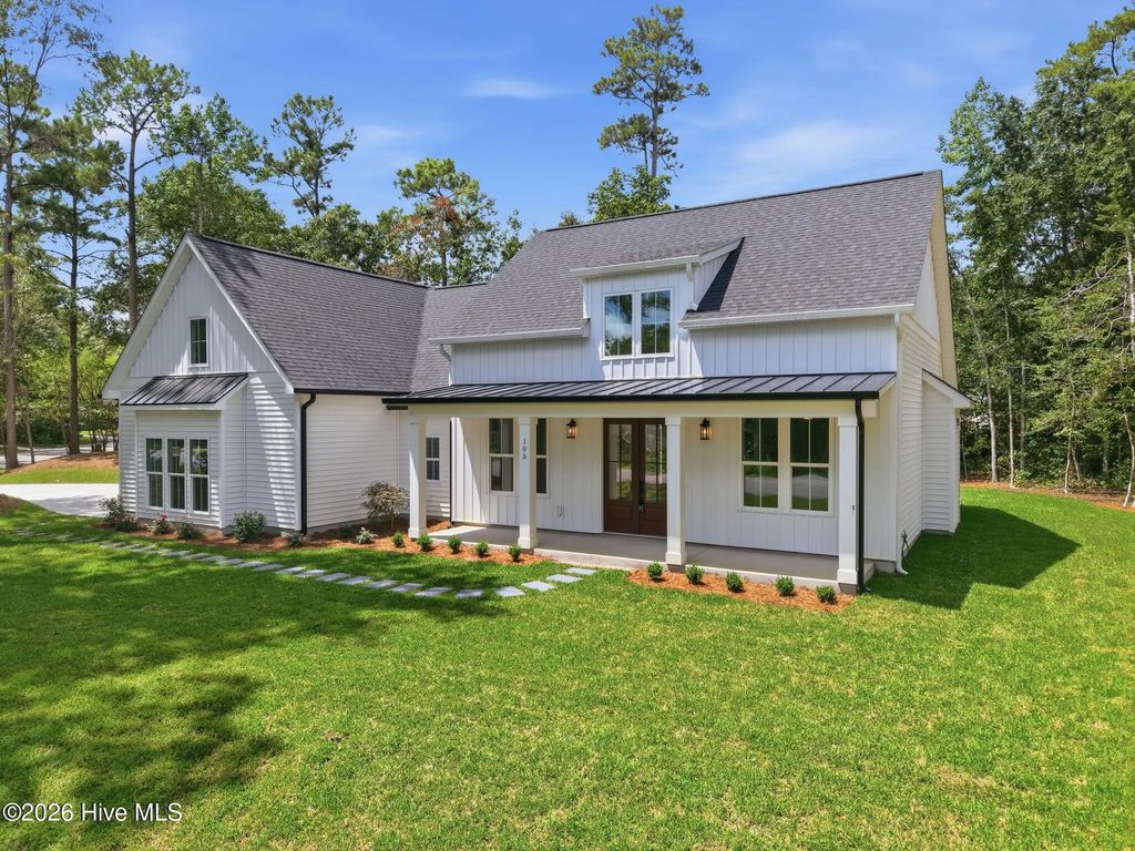 105 S Belvedere Drive, Hampstead