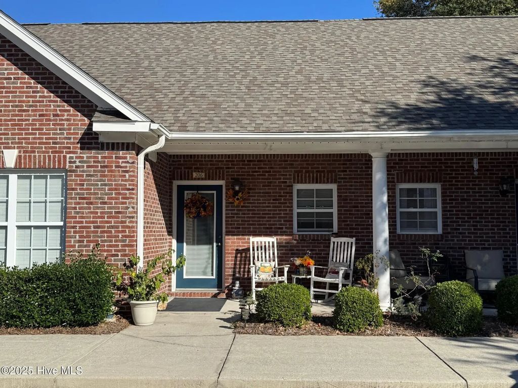 206 Hibiscus Way, Wilmington