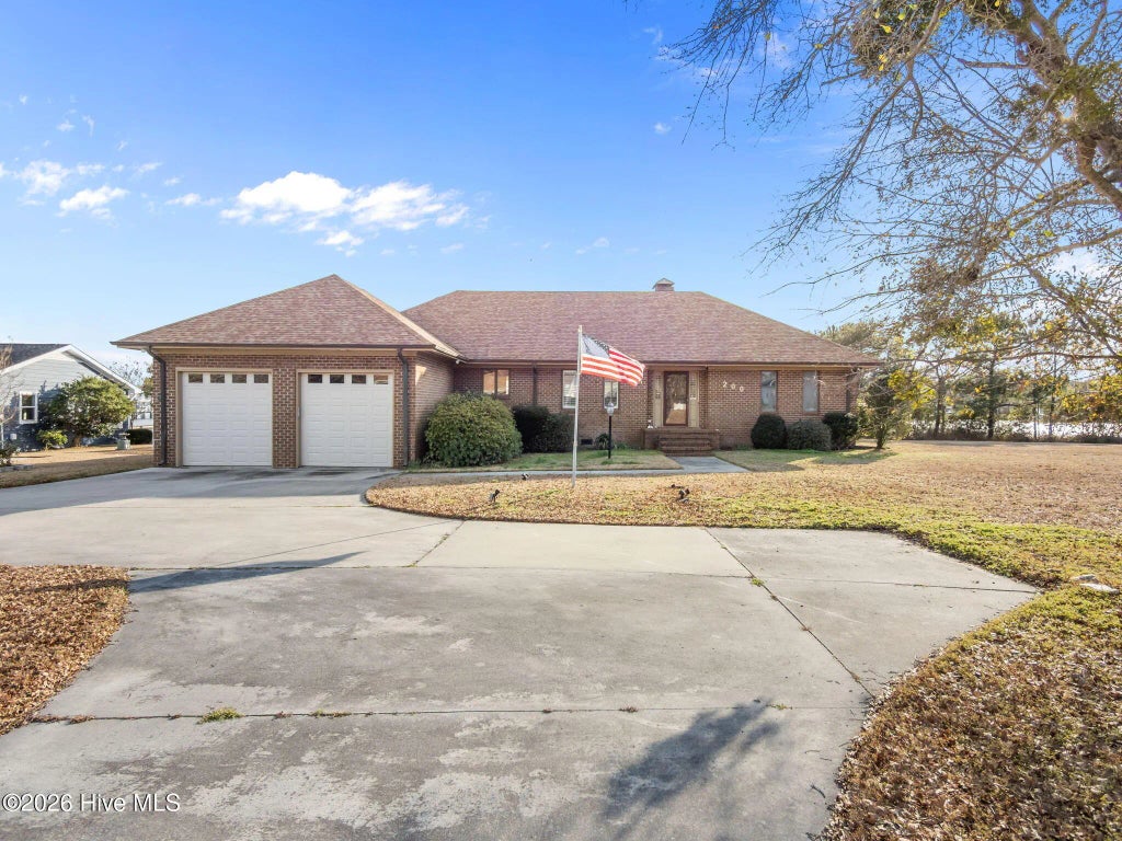 200 Pelican Drive, Newport