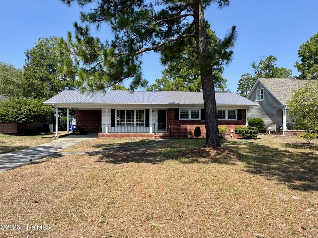 2522 Bella Coola Road, Lake Waccamaw