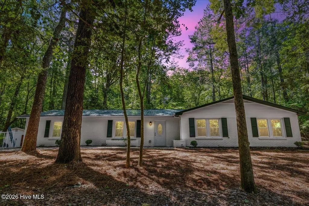 115 Wood River Road, West End