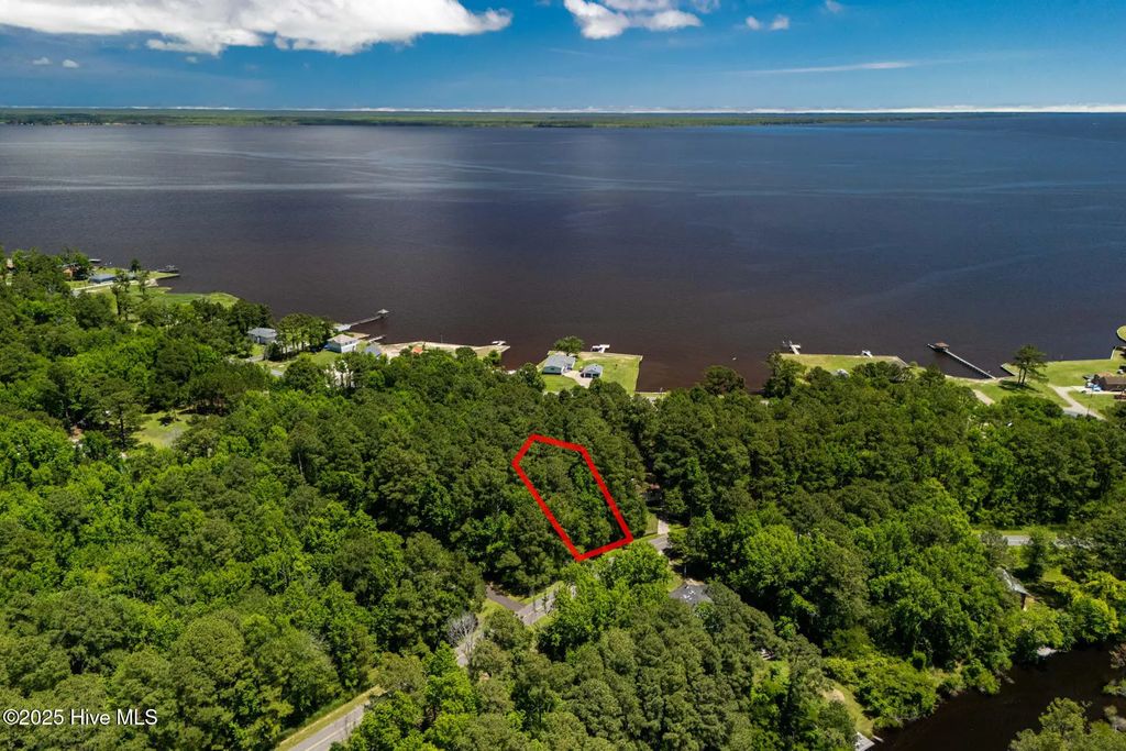 114 Spindrift Trail, Elizabeth City