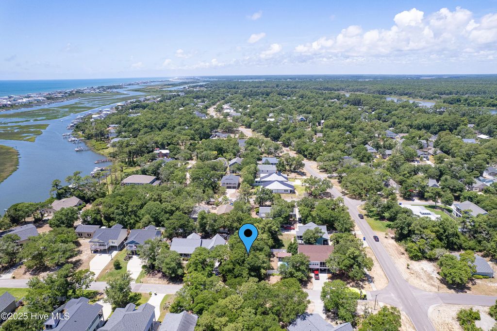 101 Sw 17th Street, Oak Island