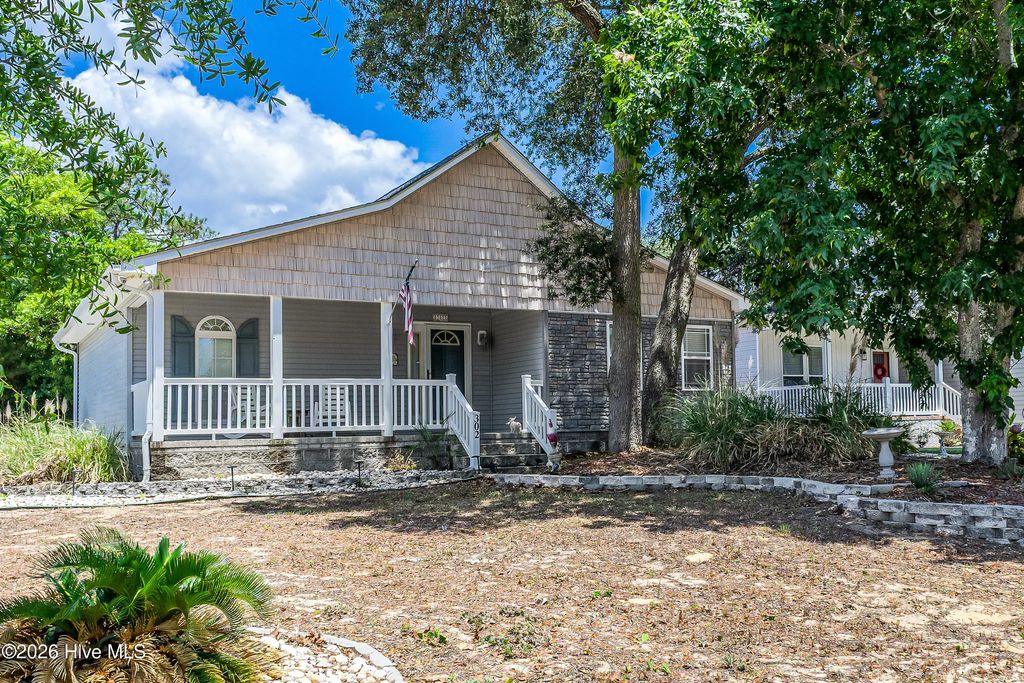 302 E Oak Island Drive, Oak Island