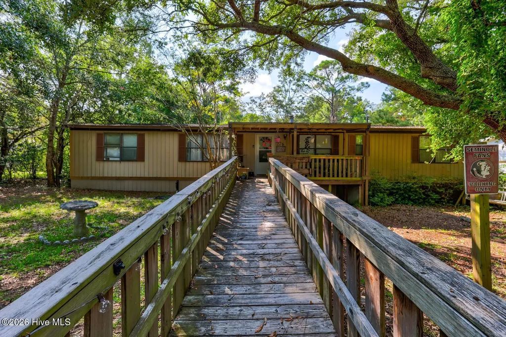 226 Dogwood Lane W, Hampstead