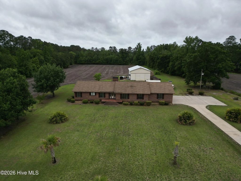 12155 Carolina 41, Bladenboro