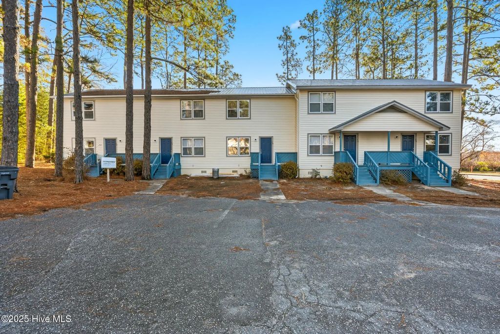 135 Murray Hill Road Apt 17, Southern Pines