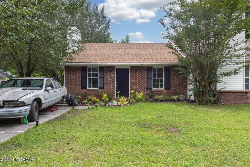 1902 Rolling Ridge Drive, Midway Park