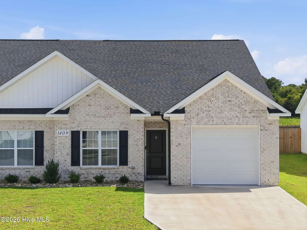 1409 B Dorset Drive, Greenville