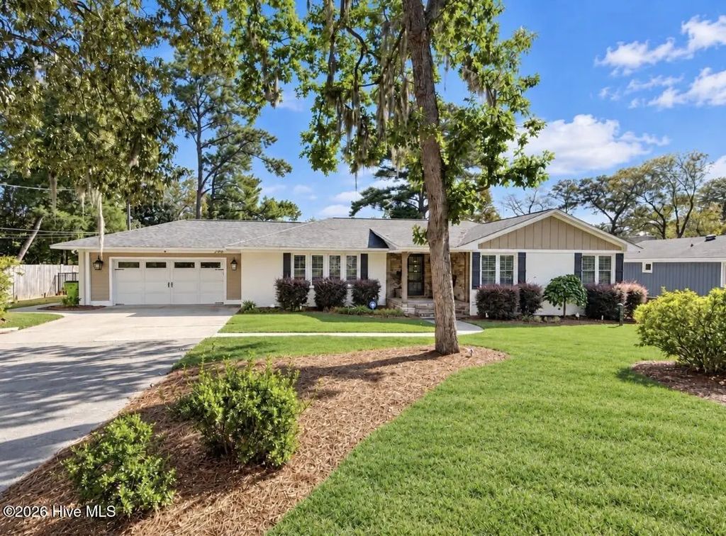 602 W Wilson Creek Drive, Trent Woods