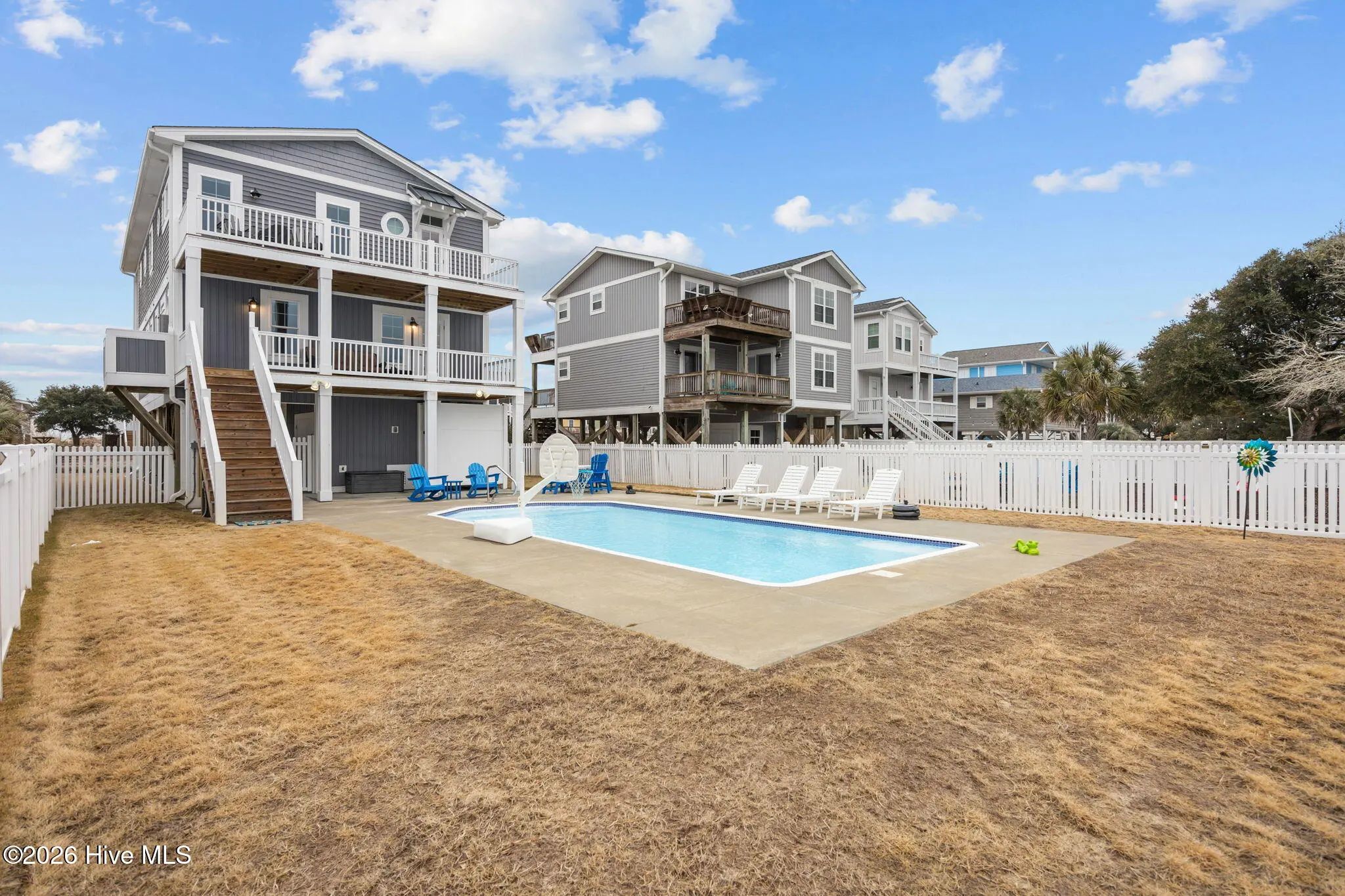 116 W Dolphin Drive, Oak Island