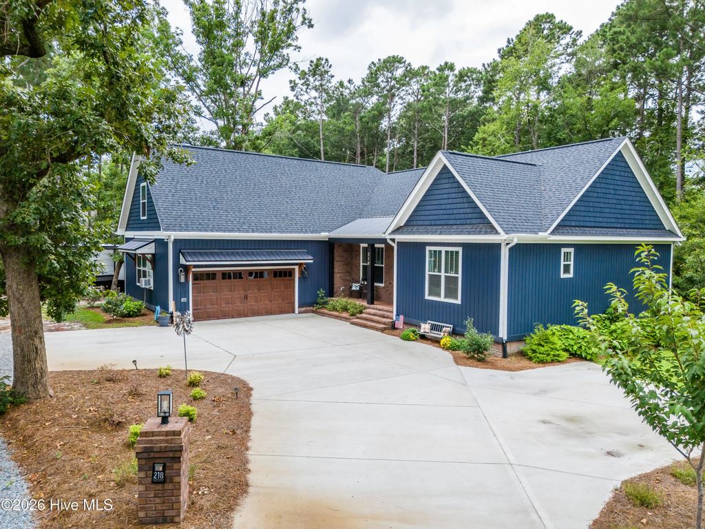 218 Long Leaf Drive, Hampstead