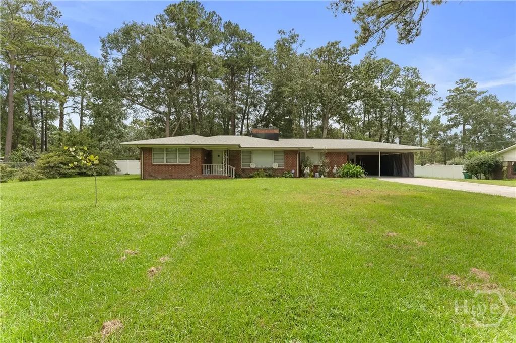 97 Azalea Avenue, Garden City