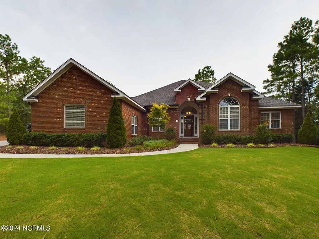 4 Mcqueen Place, Pinehurst