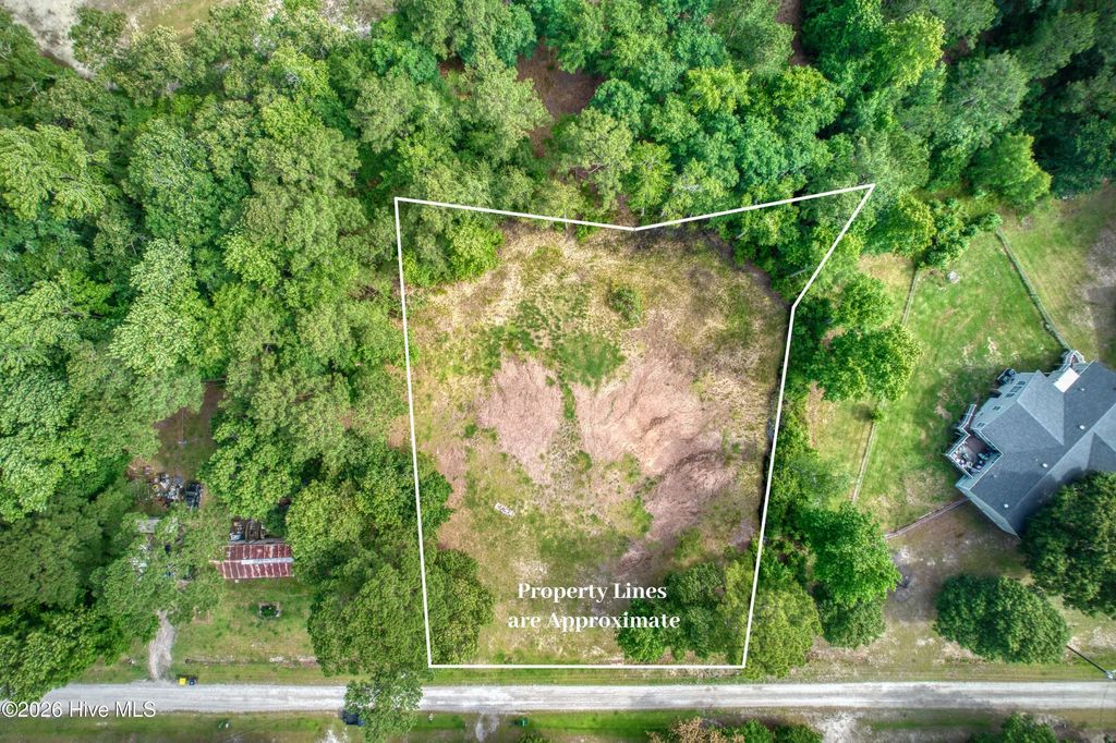 131 Pond View Circle, Hampstead
